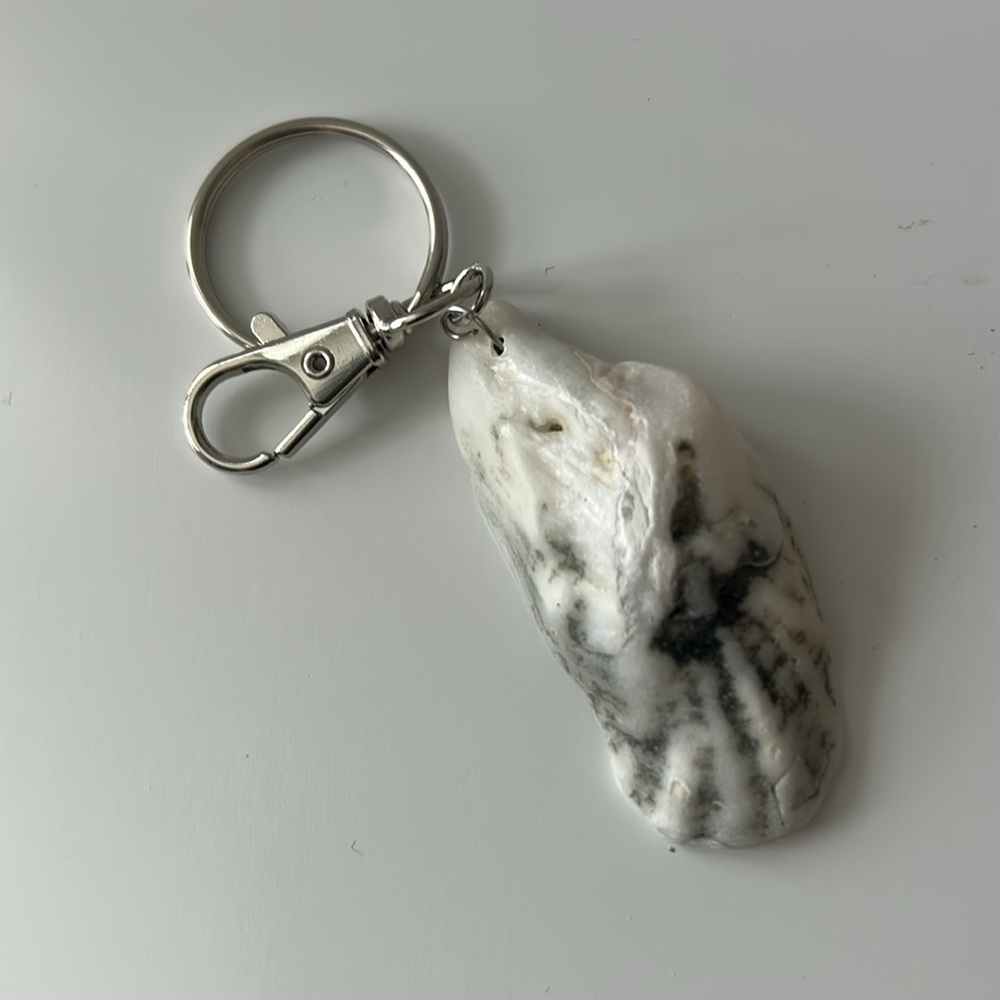 Silver Oyster Shell Keychain. - Picture 3 of 3